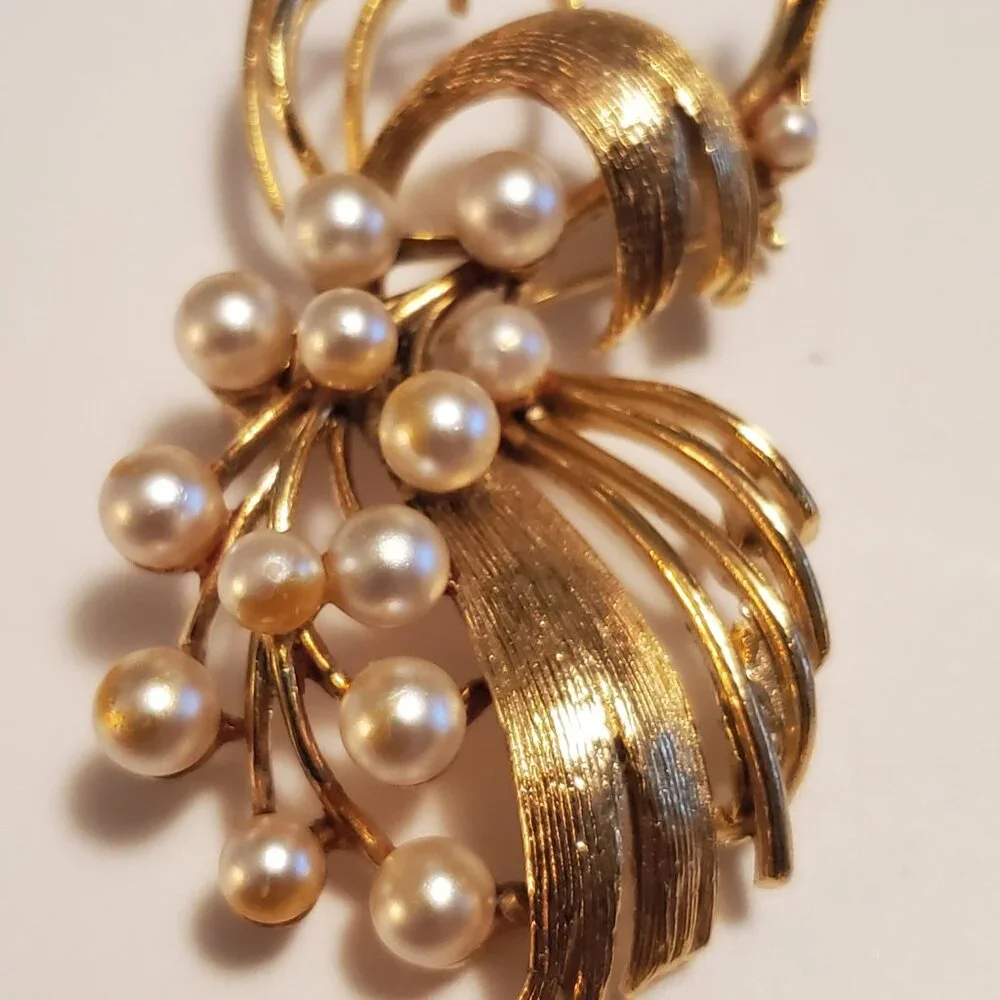 8 Pins or Brooches, items # A-1194-1201, wt. 105 grams. - Picture 8 of 15